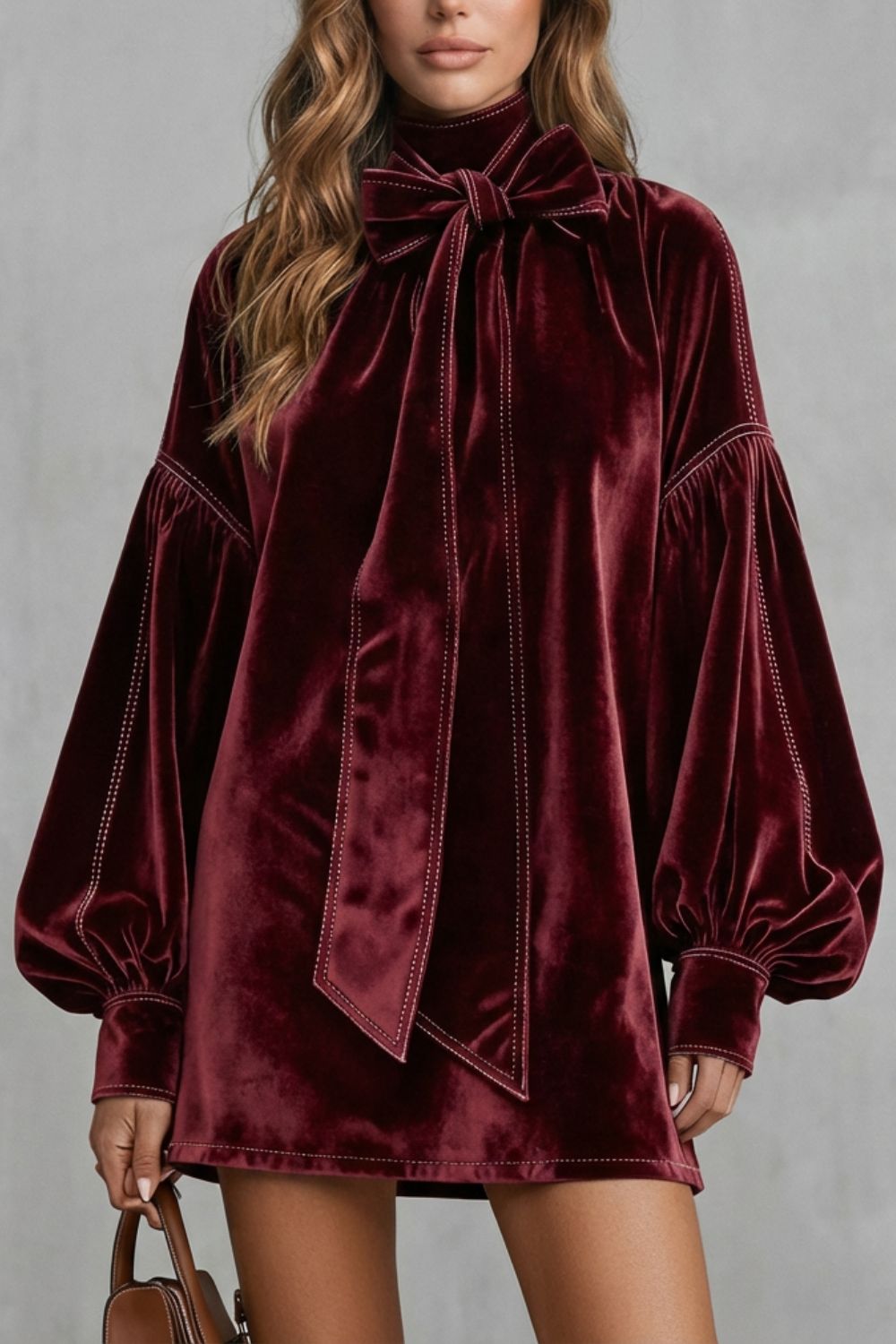 Velourine – Elegante Miniabito con Collo a Fiocco