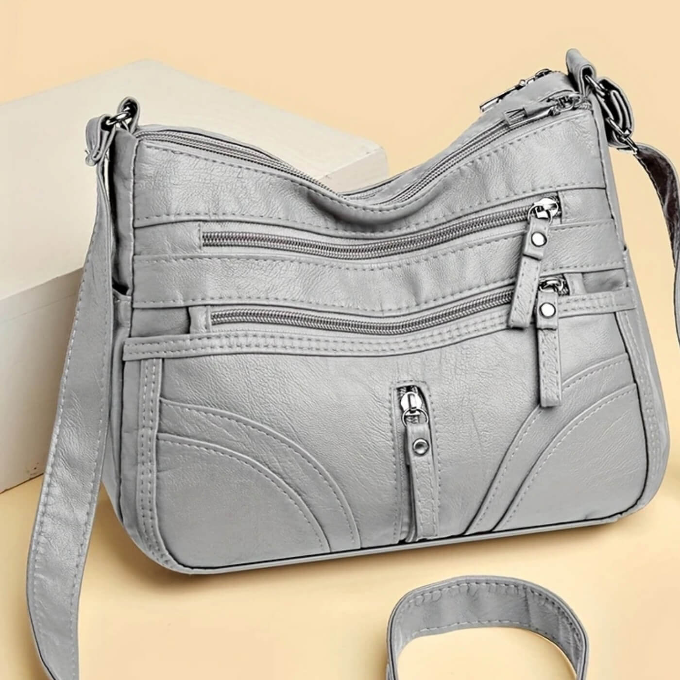 Borsa a tracolla con tasche multiple di Emanuela