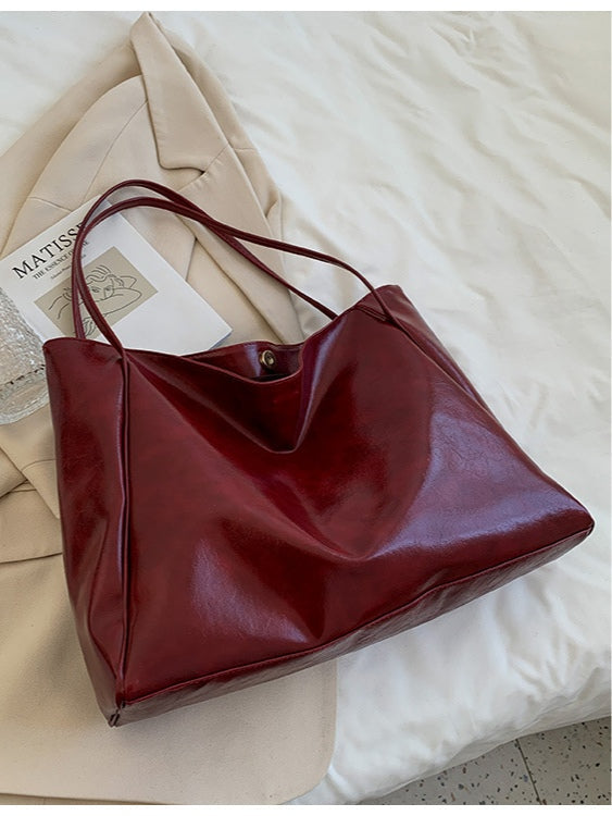 Borsa a secchiello in pelle morbida con tracolla spaziosa