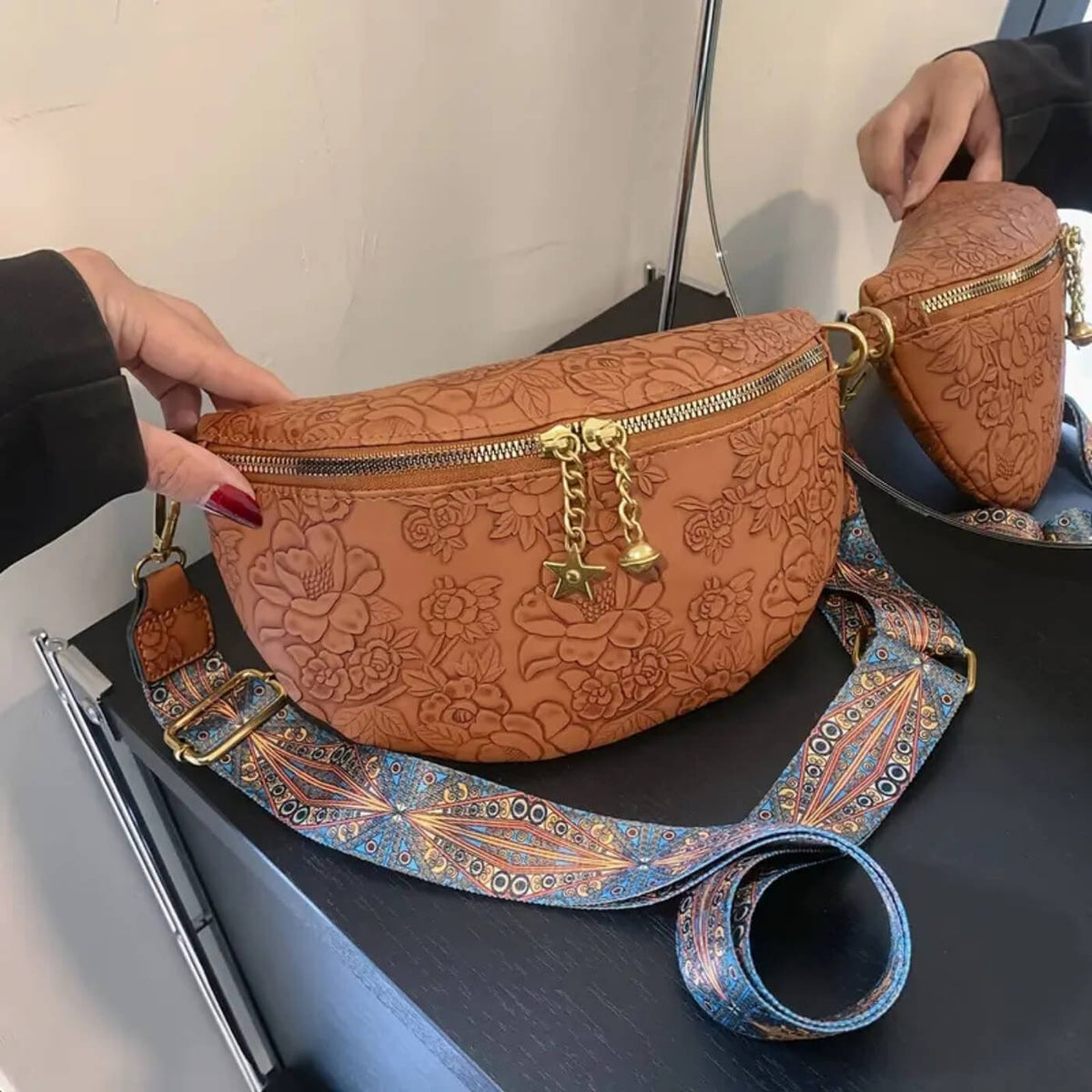 Ciondolo in rilievo di Filomena | Borsa a tracolla