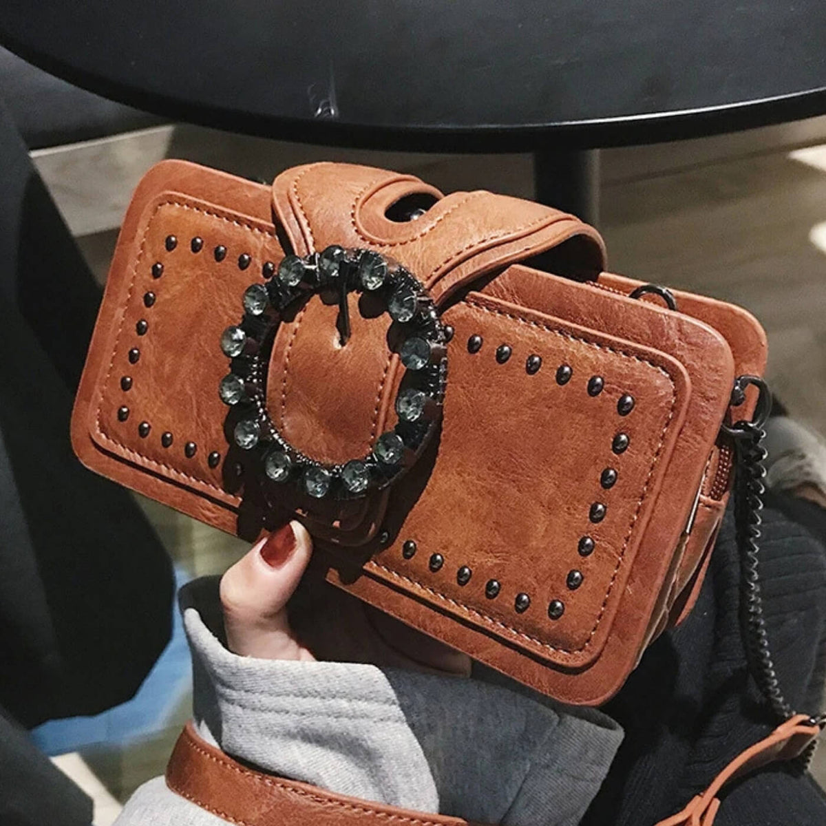Fibbia con borchie di Margherita | Pochette