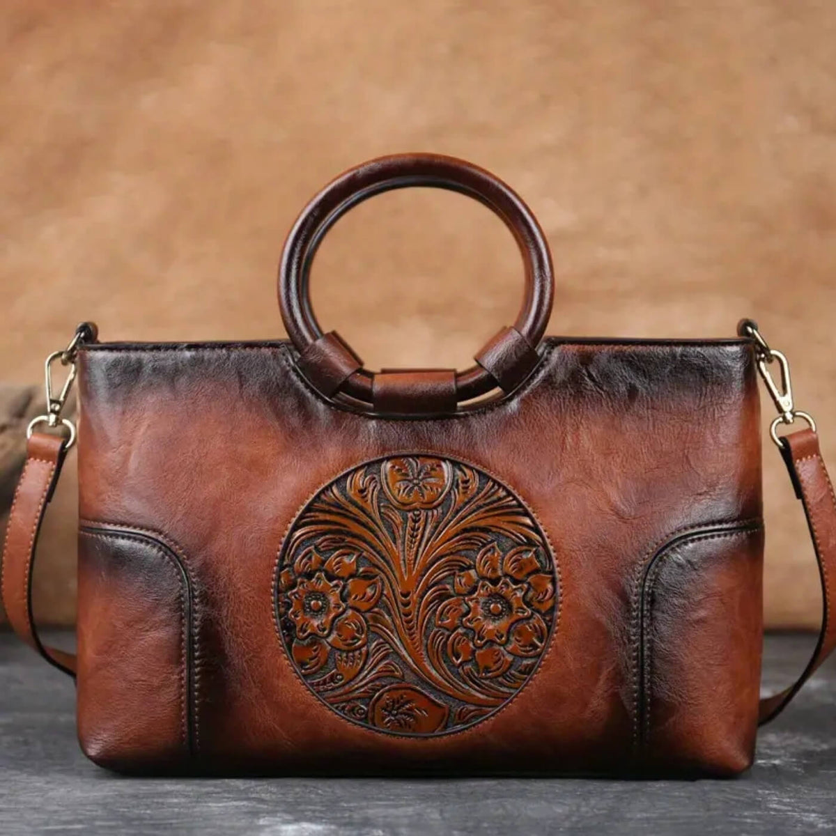Dettaglio intagliato di Luciana | Borsa