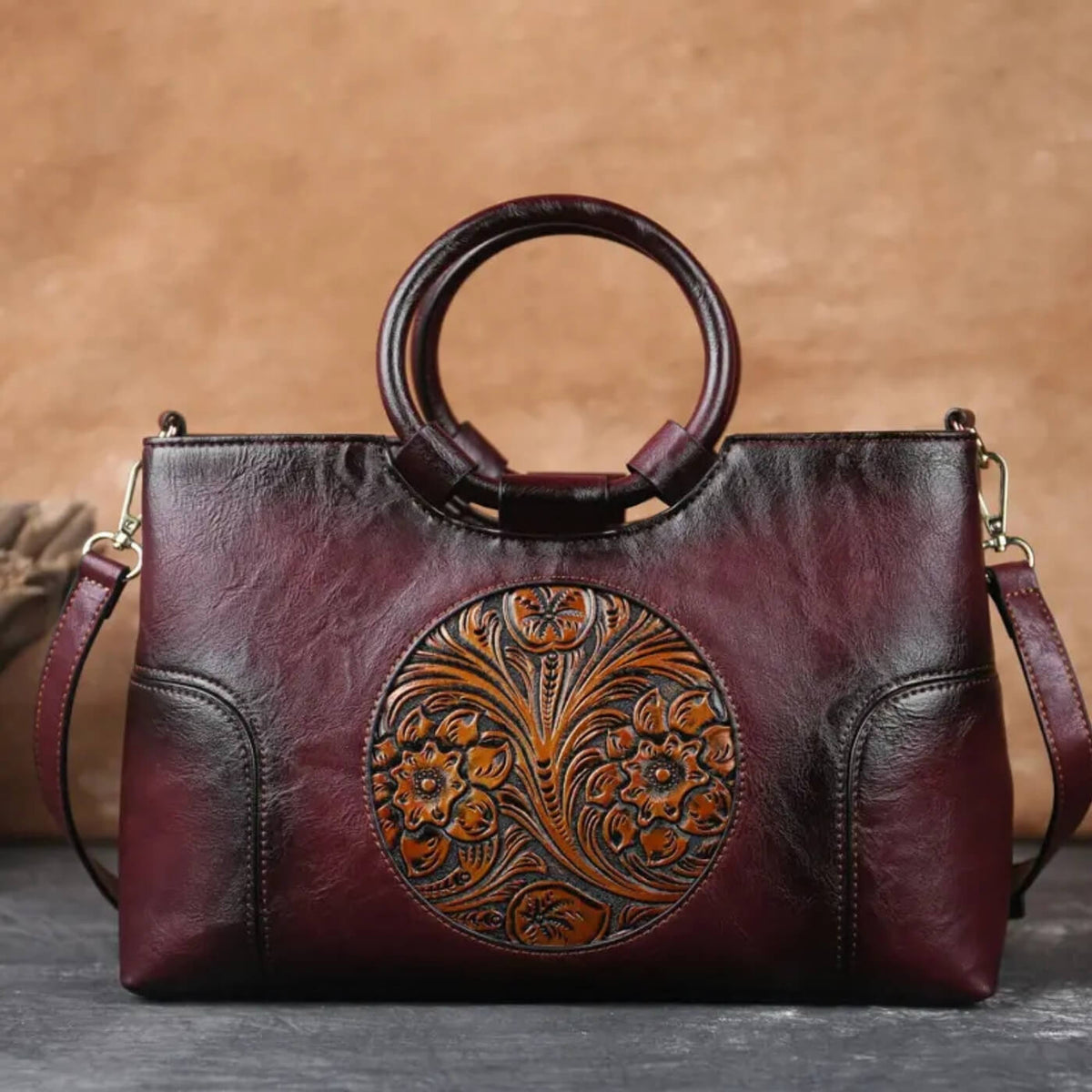 Dettaglio intagliato di Luciana | Borsa