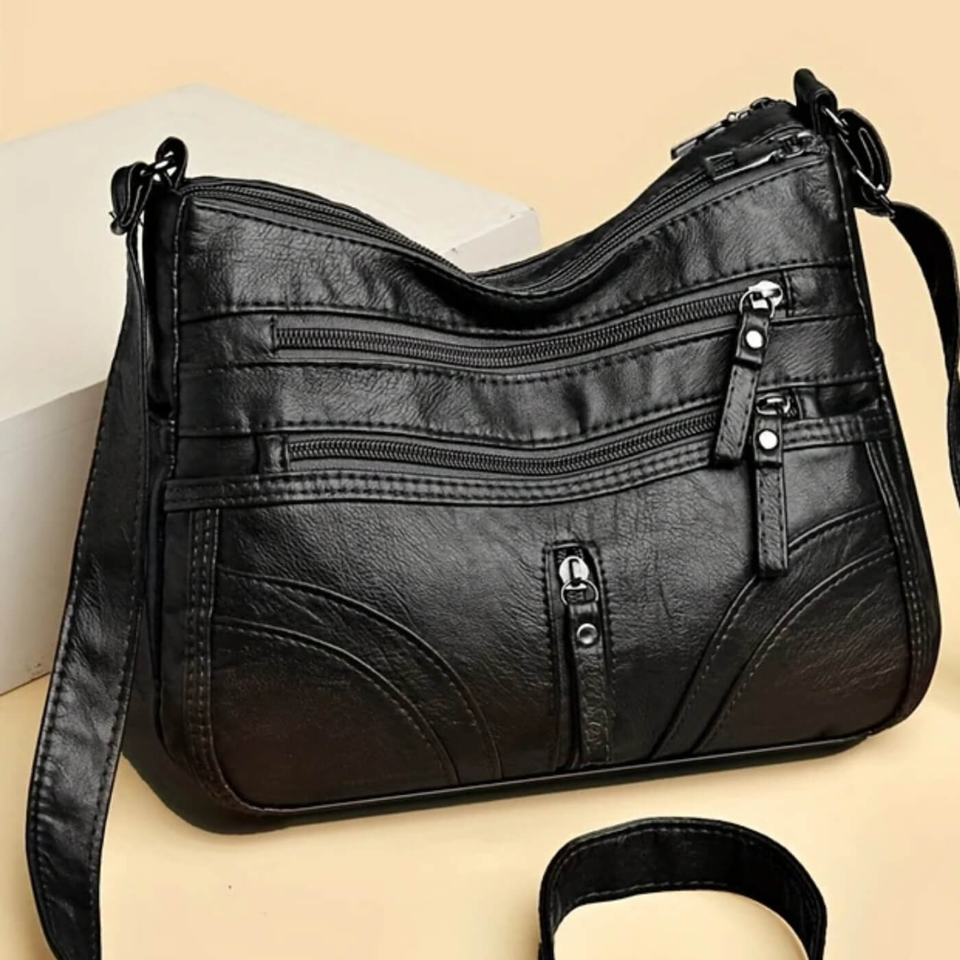 Borsa a tracolla con tasche multiple di Emanuela