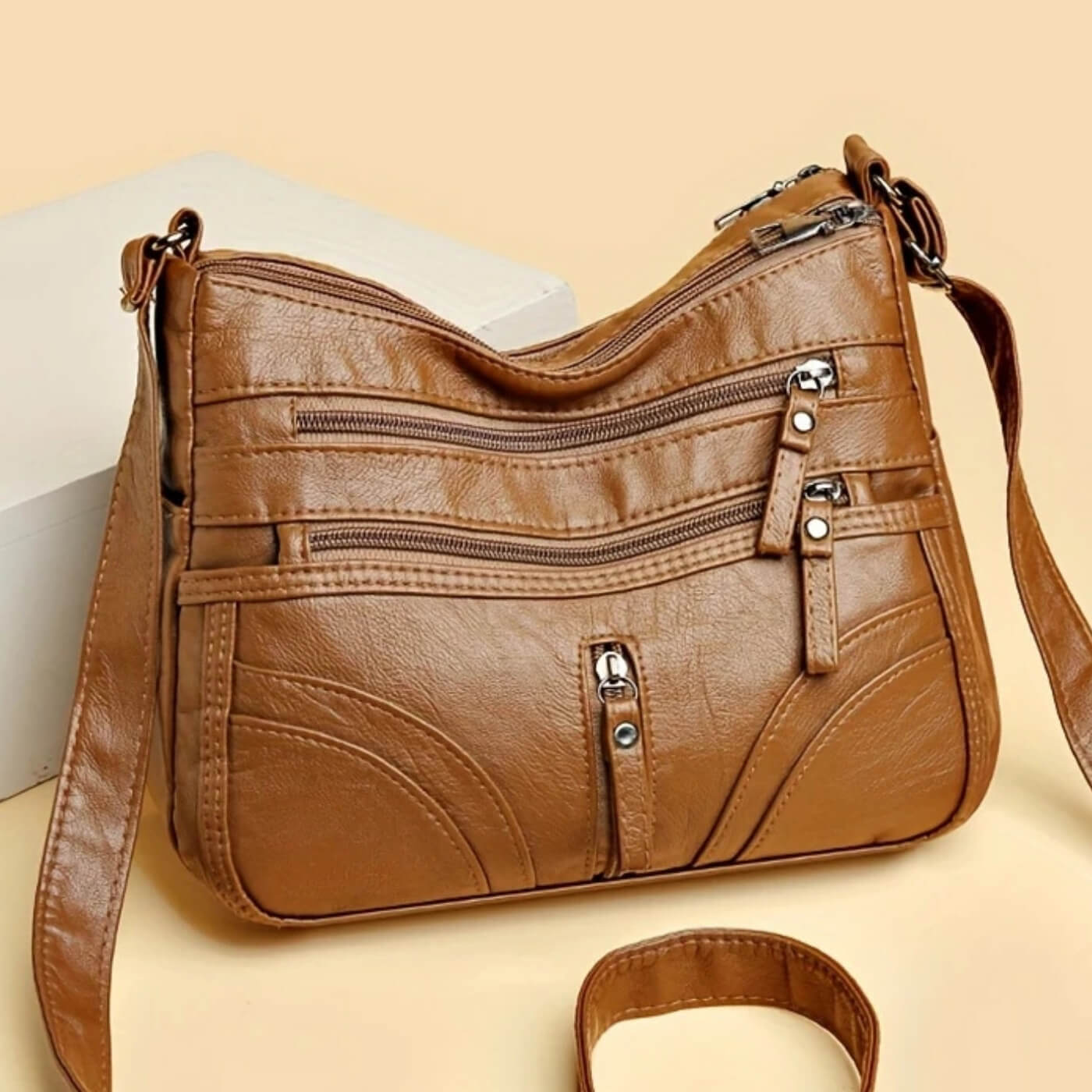 Borsa a tracolla con tasche multiple di Emanuela
