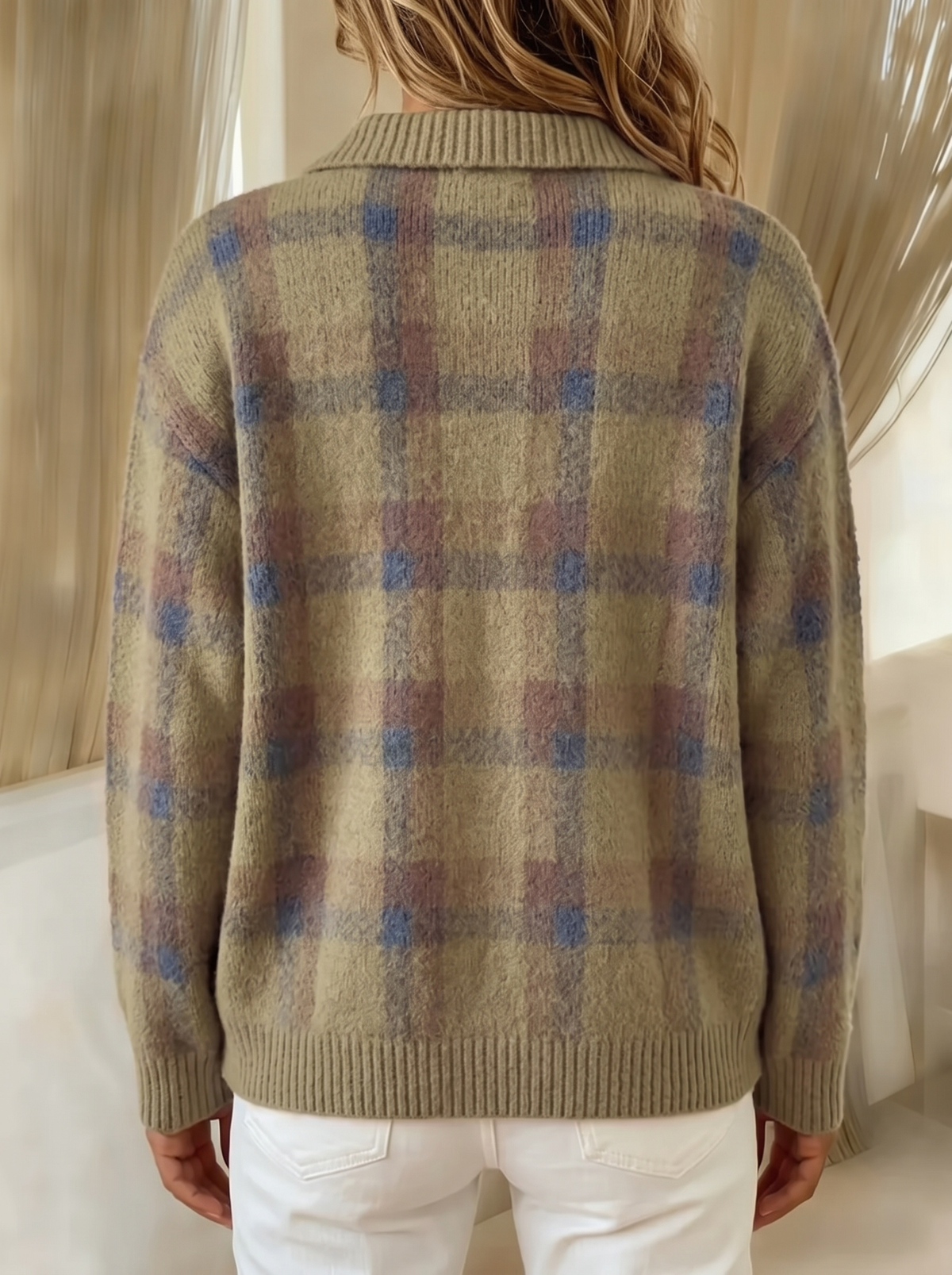 Cardigan a quadri tortora indossato