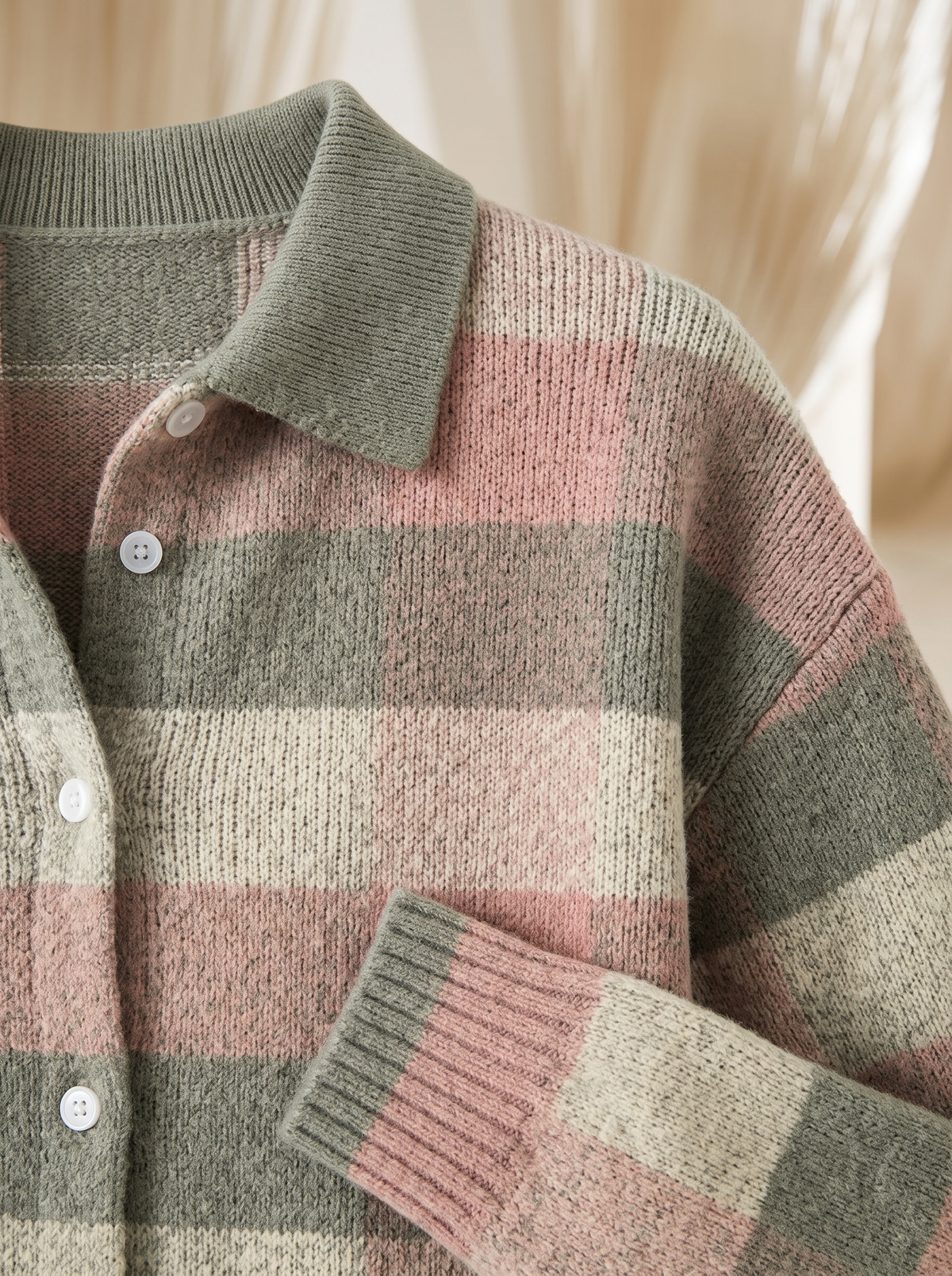 Cardigan a quadri pastello dettaglio