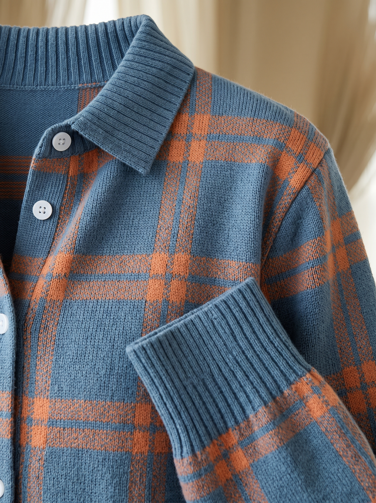 Cardigan a quadri blu dettaglio