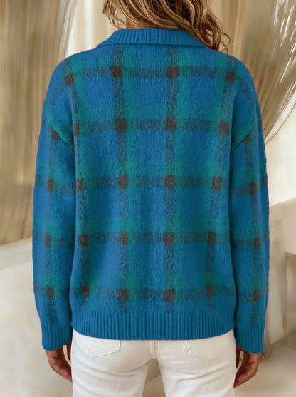 Cardigan a quadri blu petrolio indossato