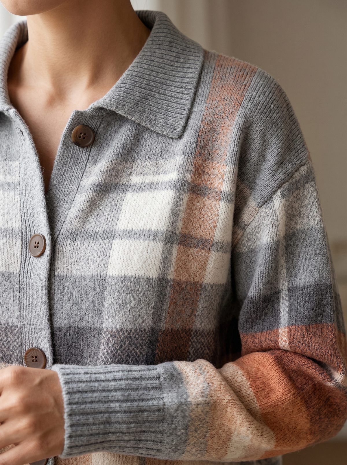 Cardigan a quadri ambra dettaglio