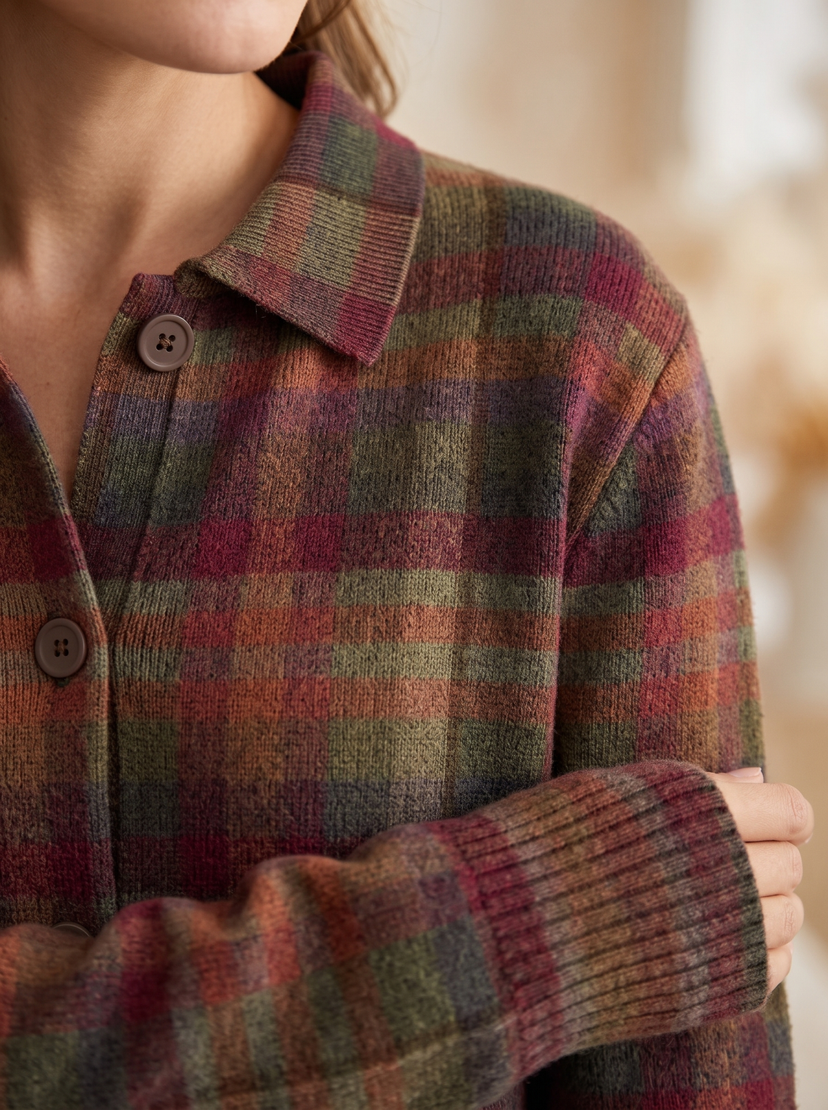 Cardigan a quadri bordeaux dettaglio