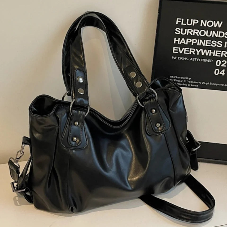 Carlota Borsa Shopper Classica: Elegante e Versatile