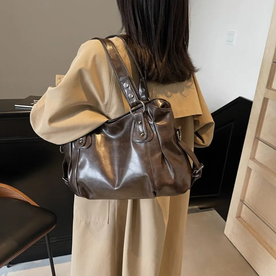 Carlota Borsa Shopper Classica: Elegante e Versatile