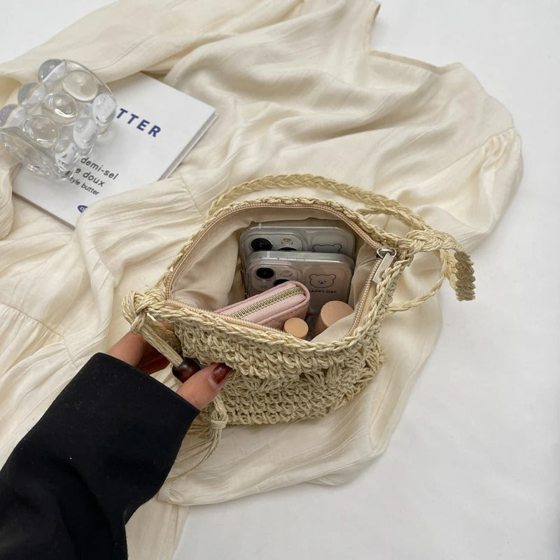 Borsa Alma in rafia intrecciata con tracolla incrociata, l'accessorio ideale per l'estate
