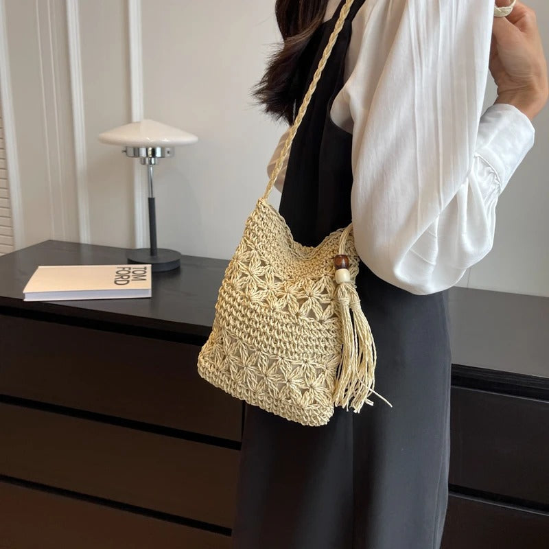 Borsa Alma in rafia intrecciata con tracolla incrociata, l'accessorio ideale per l'estate
